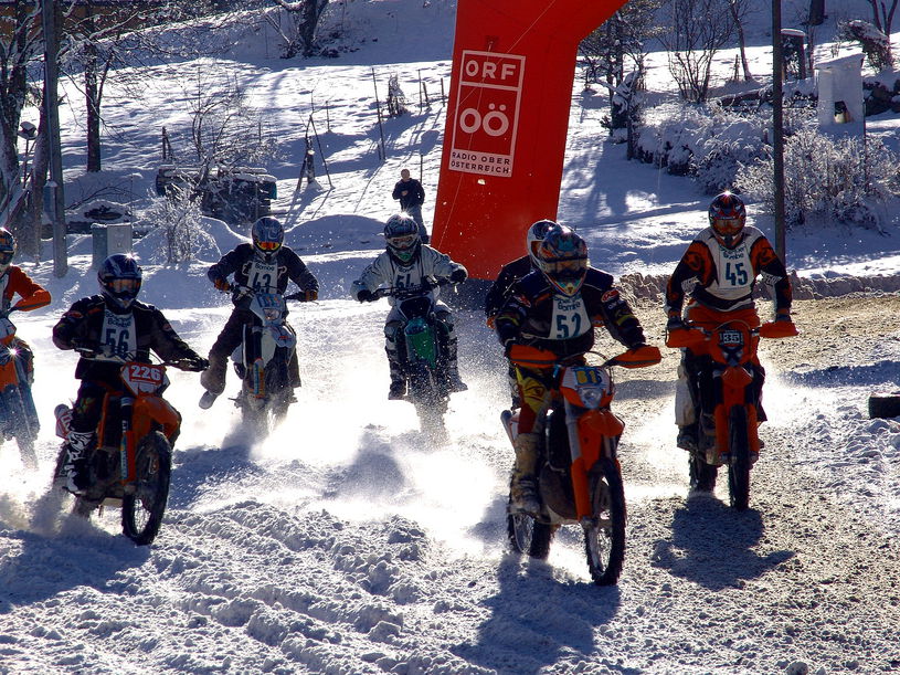 Wintermotocross in Gosau feiert 10-Jahres-Jubilum